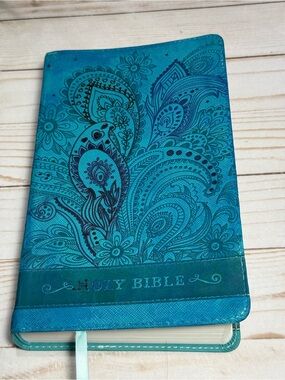 NIV Bible for Teen Girls Holy Bible Italian Duo-Tone Teal Paisley Zondervan